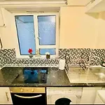 Regents Park Private Room With Kitchen